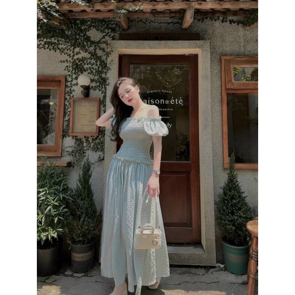 Đầm maxi caro nhúng ngực tay bồng
