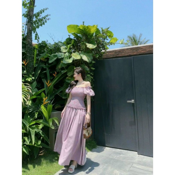 Đầm maxi caro nhúng ngực tay bồng