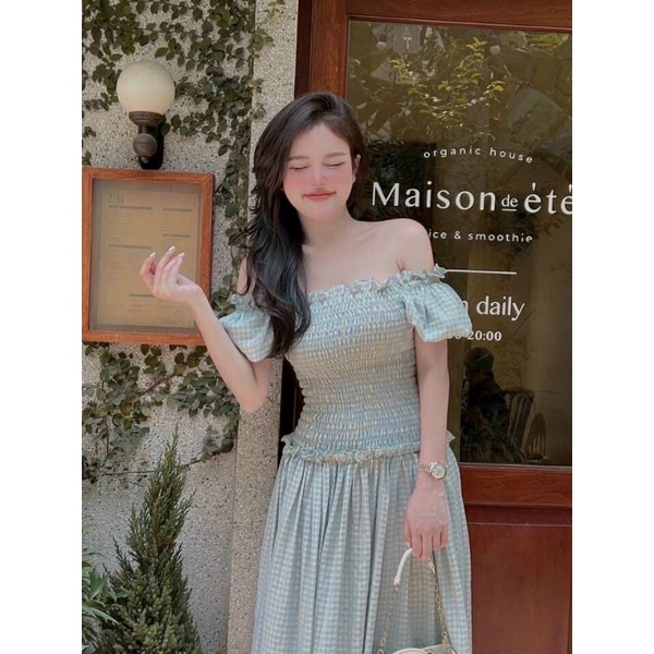 Đầm maxi caro nhúng ngực tay bồng