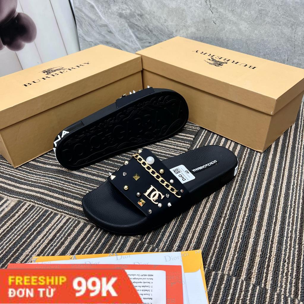 🏴󠁧󠁢󠁳󠁣󠁴󠁿 dép D G xích gắn đinh Hàng đẹp nó khác bọt thật ae ạ. Đầm chắc bền bỉ mời ae thẩm độ nét của e mới nhất  ạ