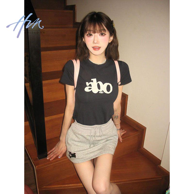 Set Áo Thun Ngắn Tay Hở Vai Màu Xanh Navy + Chân Váy Xám Thời Trang Hè 2023 Phong Cách Preppy Mới