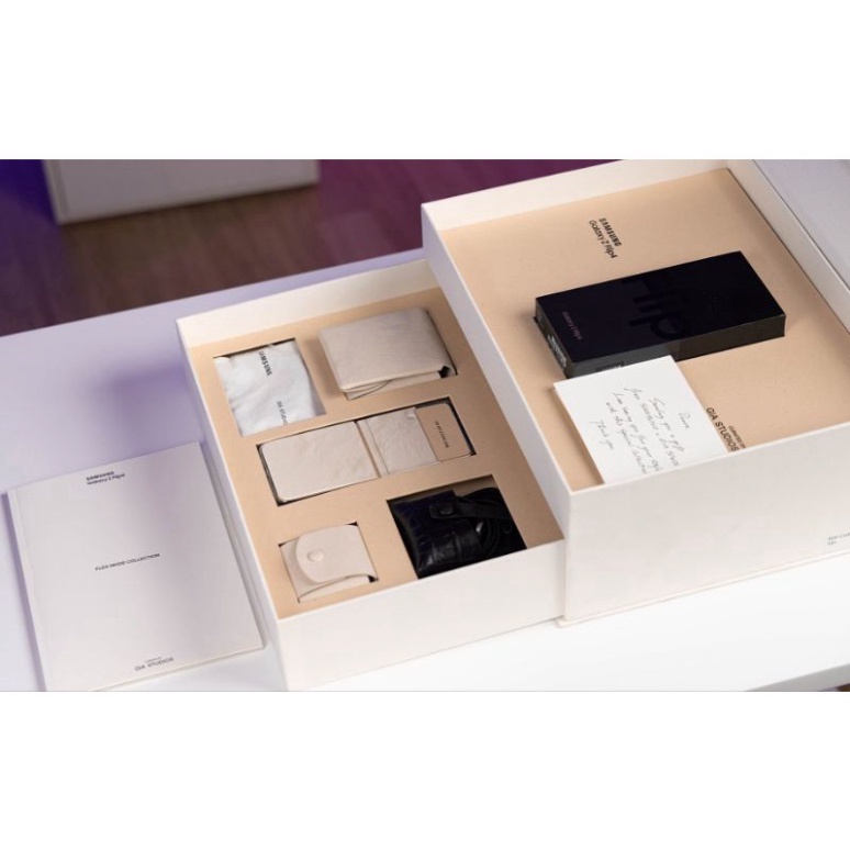 Điện thoại Samsung Galaxy Z Flip4 5G Flex Mode Collection Flip 4 Gia Studio - Hàng Chính hãng - New Seal BH 12 tháng