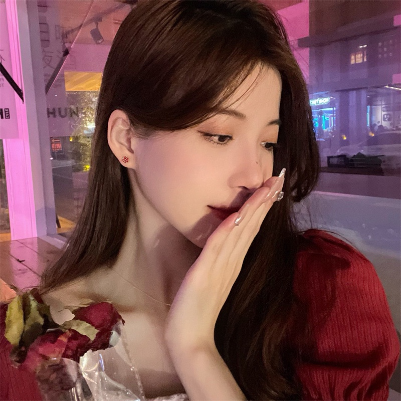 Khuyên tai kẹp không bấm lỗ chốt cố định K356 bằng nhựa hình bông hoa minisize dáng ngắn Leous Accessories