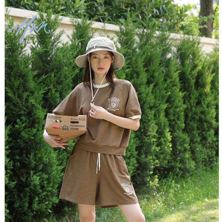Bộ Áo Thun Thêu Họa Tiết Màu Sắc Tương Phản + Quần Short Co Giãn Phong Cách Thể Thao Thời Trang Mùa Hè Cho Nữ