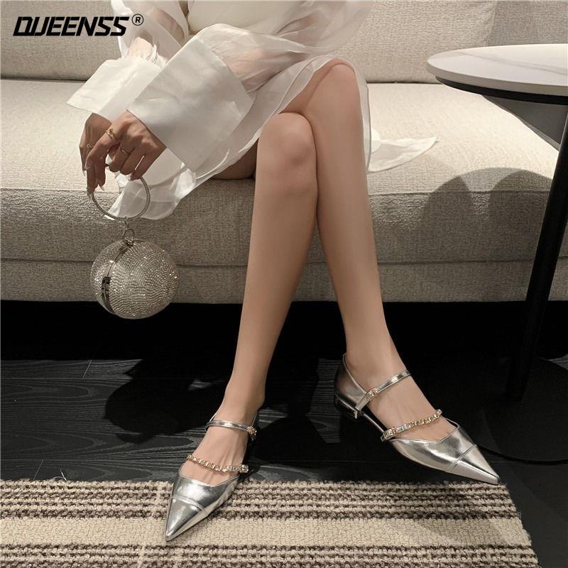 Giày Sandal Mary Jane Mũi Nhọn Đế Bằng Phối Dây Xích Bạc Phong Cách Retro Pháp Thời Trang Mùa Hè 2023 Mới