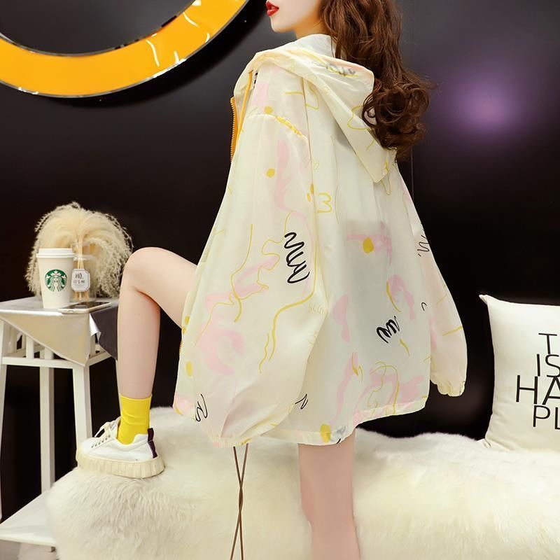 Áo Khoác Chống Nắng Mỏng Có Nón Dáng Rộng In Họa Tiết Graffiti Thời Trang Mùa Hè Phong Cách Hàn Quốc Cho Nữ