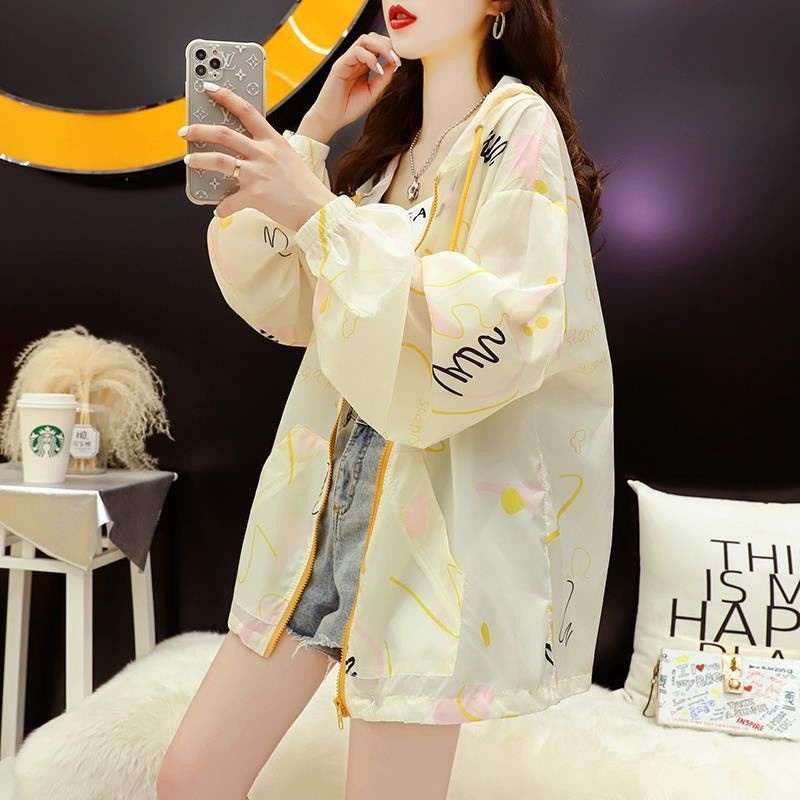 Áo Khoác Chống Nắng Mỏng Có Nón Dáng Rộng In Họa Tiết Graffiti Thời Trang Mùa Hè Phong Cách Hàn Quốc Cho Nữ