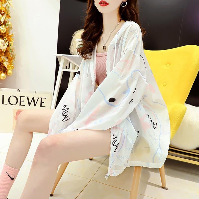 Áo Khoác Chống Nắng Mỏng Có Nón Dáng Rộng In Họa Tiết Graffiti Thời Trang Mùa Hè Phong Cách Hàn Quốc Cho Nữ