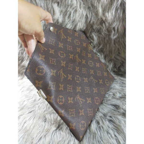 Clutch cầm tay hiệu eo vì