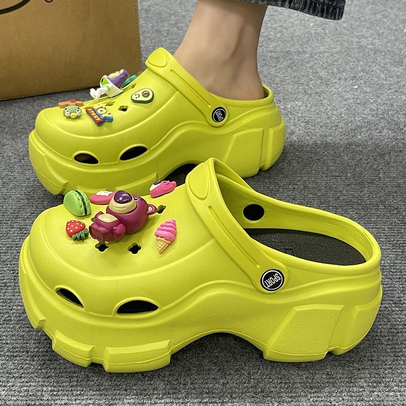 Dép Bít Mũi Đế Dày Tăng Chiều Cao Đục Lỗ Họa Tiết Gấu Dâu Tây Hoạt Hình Thời Trang Mùa Hè Cho Nữ