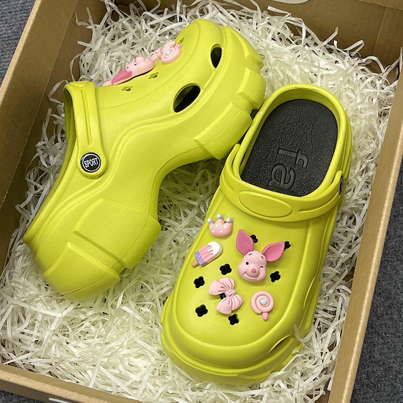 Dép Bít Mũi Đế Dày Tăng Chiều Cao Đục Lỗ Họa Tiết Gấu Dâu Tây Hoạt Hình Thời Trang Mùa Hè Cho Nữ