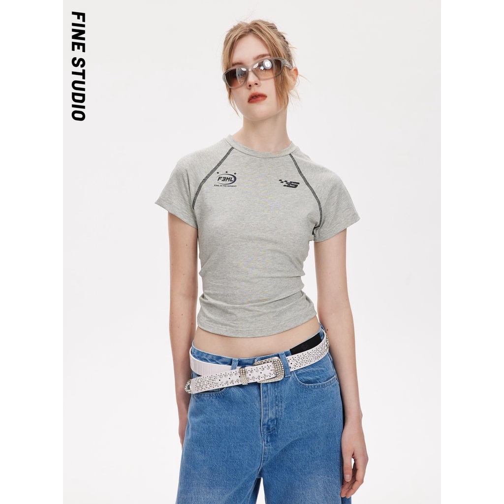 Fine Studio Áo Thun Ngắn Tay In Cấu Trúc Đường Kẻ Hở Kiểu Retro Mỹ Ngọt Ngào Phong Cách Đua Xe Ngọt Ngào Thời Trang Mùa