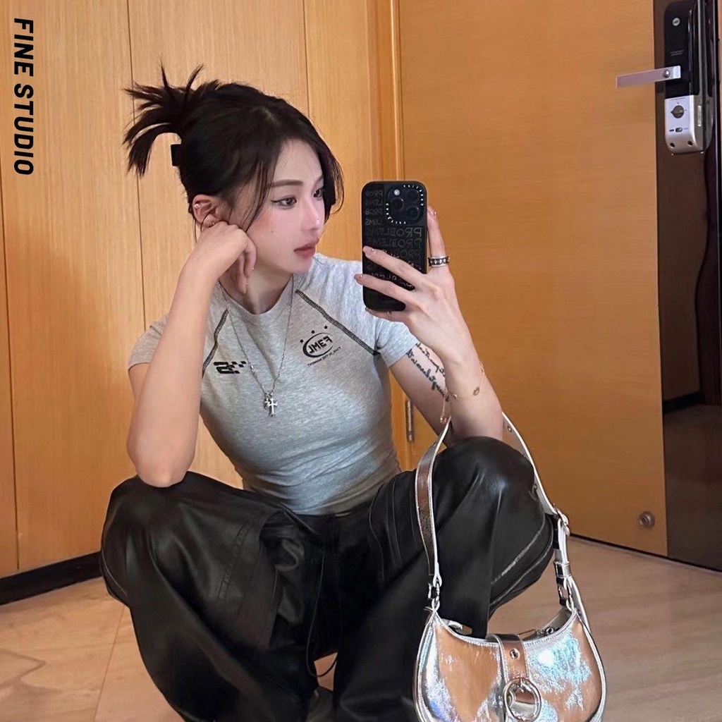 Fine Studio Áo Thun Ngắn Tay In Cấu Trúc Đường Kẻ Hở Kiểu Retro Mỹ Ngọt Ngào Phong Cách Đua Xe Ngọt Ngào Thời Trang Mùa