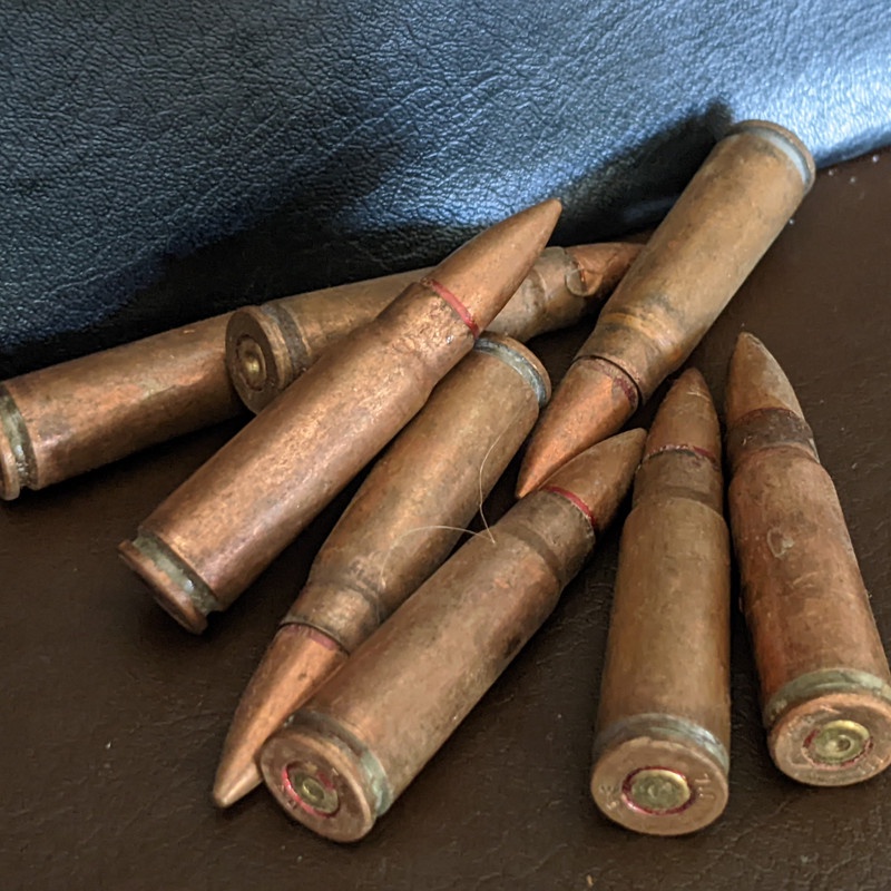 Mô hình viên cattut Ak bằng sắt