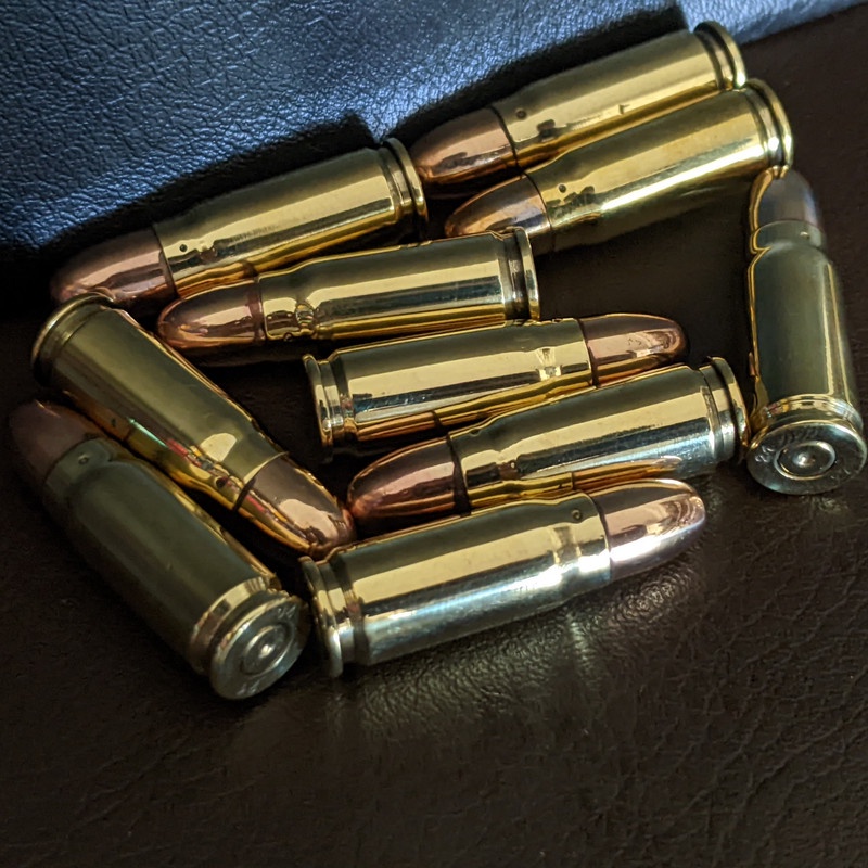 Viên cattut K54 đầu tròn bằng đồng trưng bày