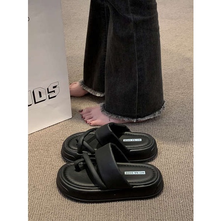 Dép xỏ ngón đế dày mẫu mới 2023 đi bên ngoài