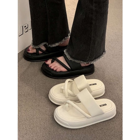 Dép xỏ ngón đế dày mẫu mới 2023 đi bên ngoài