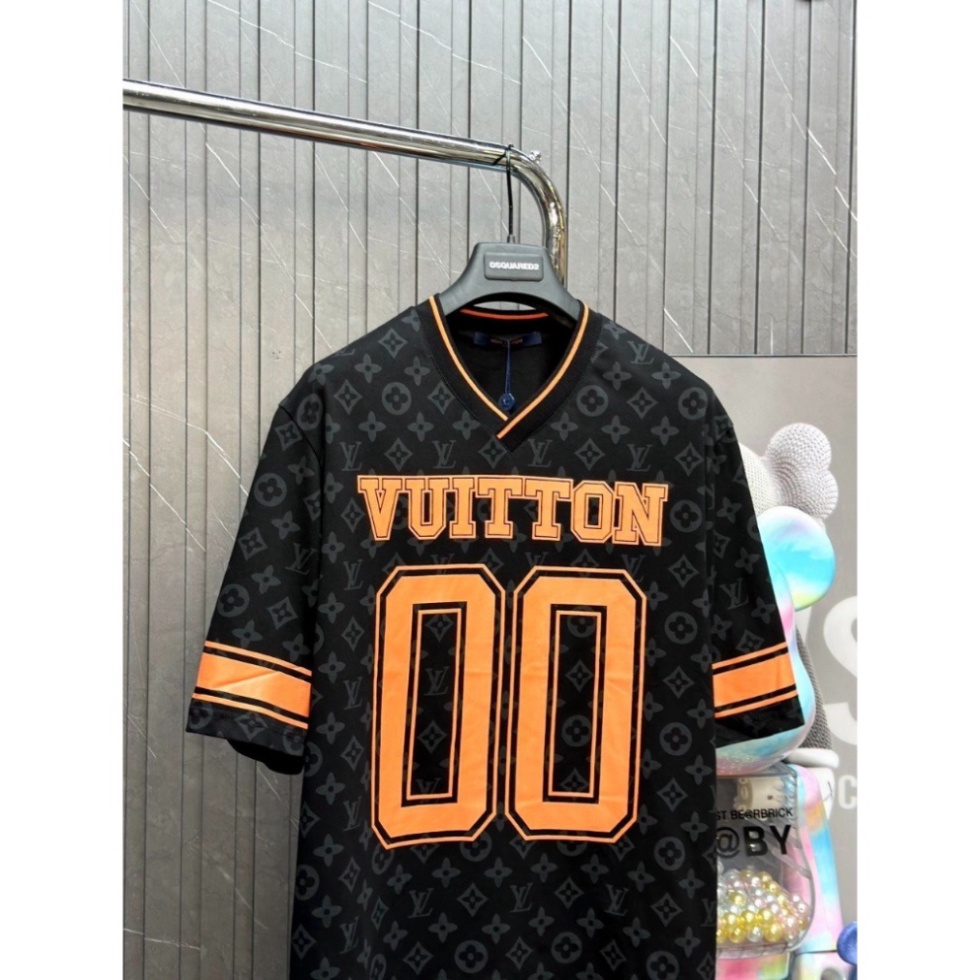 ÁO THUN LOUIS VUITON SPORTY 00 , ÁO THUN LV ĐEN CAM NAM NỮ UNISEX .BestClothing