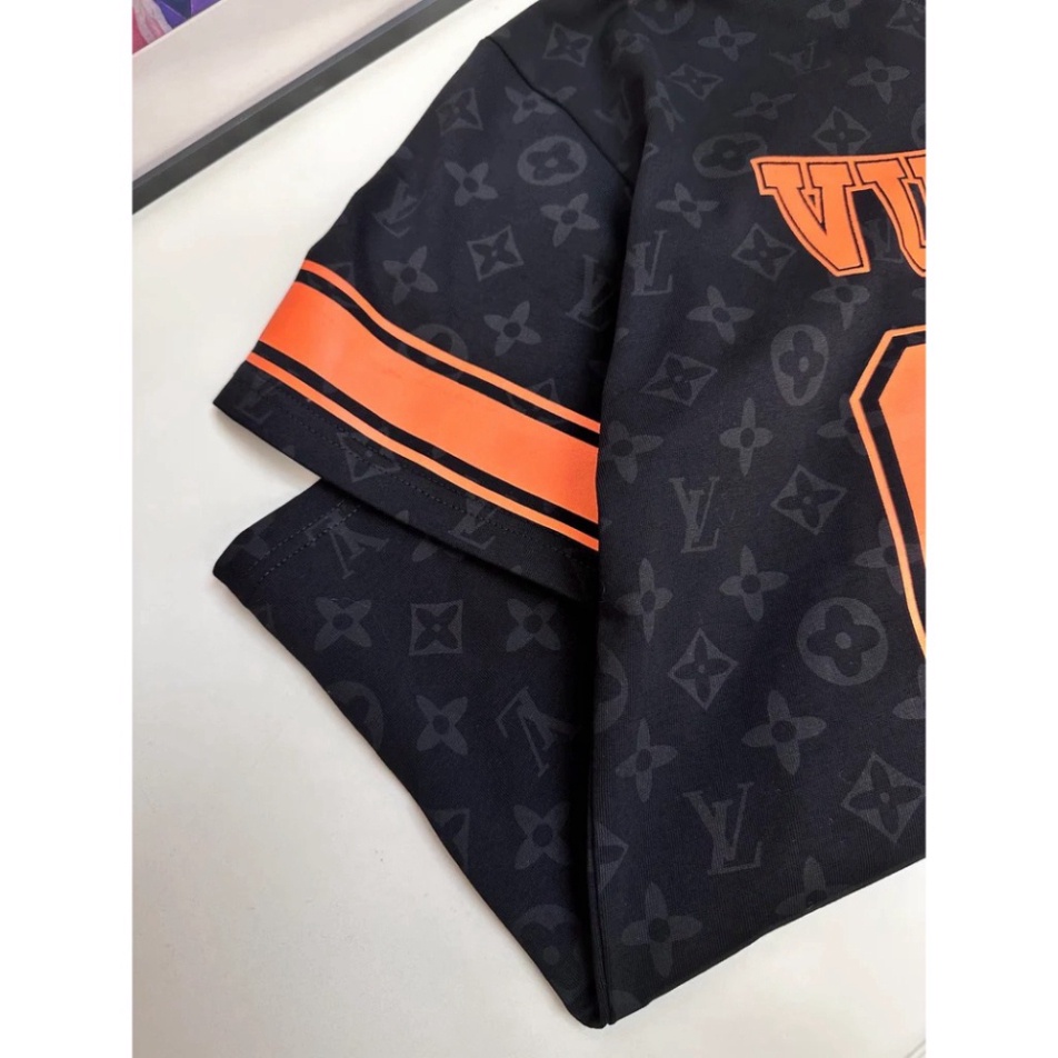 ÁO THUN LOUIS VUITON SPORTY 00 , ÁO THUN LV ĐEN CAM NAM NỮ UNISEX .TheStrawBerry