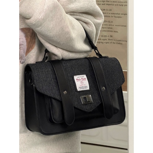 Túi Đeo Chéo Vải Tuýt Hình Vuông Họa Tiết Kẻ Sọc Đơn Giản Phong Cách Anh Quốc Cổ Điển Có Khóa Cài