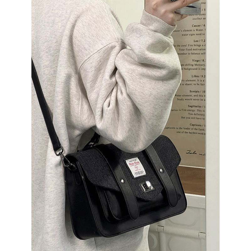 Túi Đeo Chéo Vải Tuýt Hình Vuông Họa Tiết Kẻ Sọc Đơn Giản Phong Cách Anh Quốc Cổ Điển Có Khóa Cài