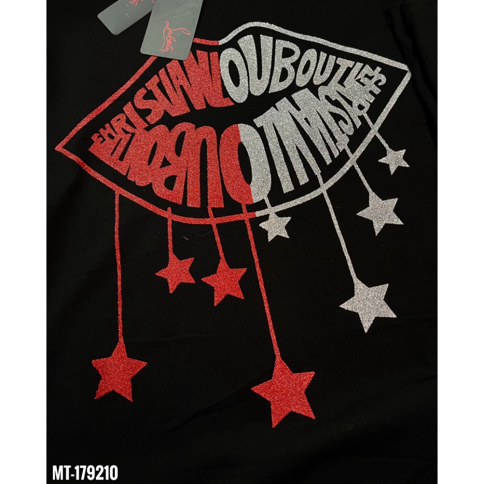 Áo Phông Louboutin họa tiết đôi môi đỏ trắng Hàng siêu cấp ép kim tuyến trước sau. Áo Thun Unisex Nam Nữ Hotrend 2023.