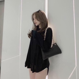 Áo thun tay dài hở lưng dây xích