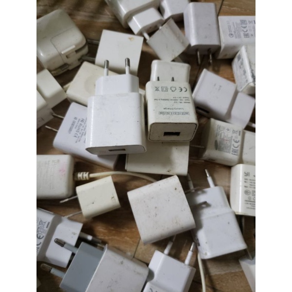 Sạc nhanh Usb cũ giao ngẫu nhiên/1kg