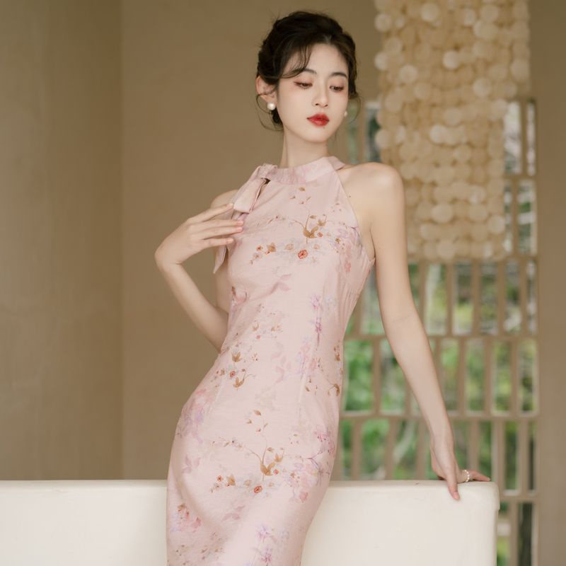 Sườn Xám Cách Tân Không Tay Cao Cấp Họa Tiết Hoa Màu Hồng Nhạt Cao Cấp Phong Cách Trung Hoa Mới