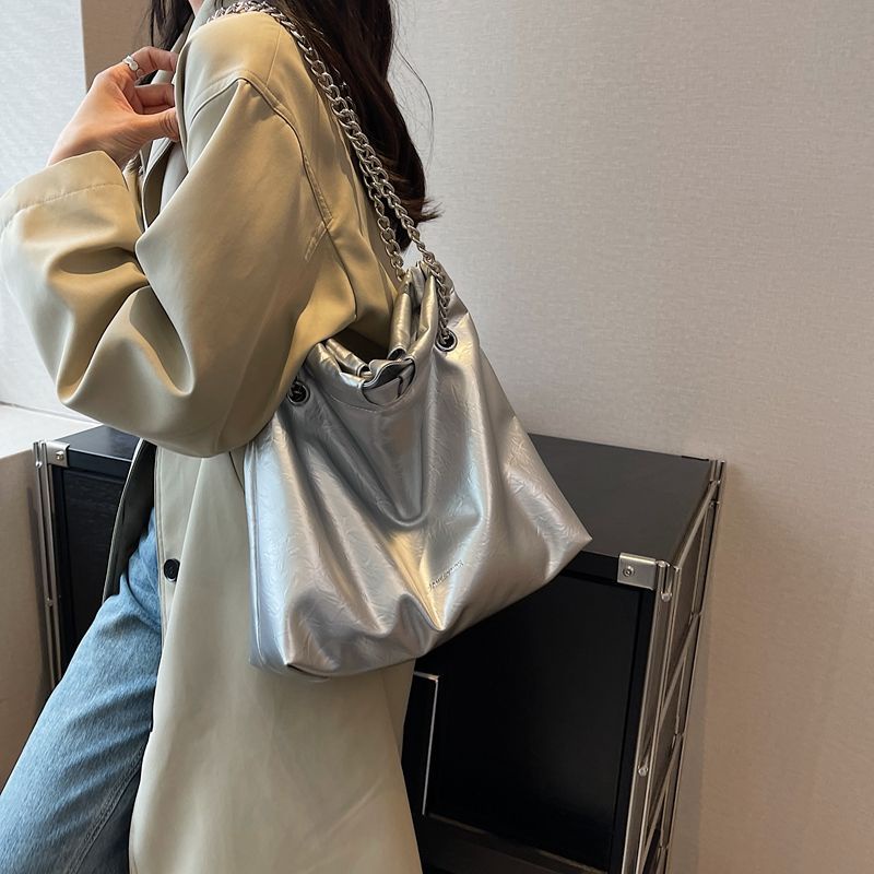 Túi Xách Tote Cỡ Lớn Màu Trơn Phối Dây Xích Thời Trang 2023 Cho Nữ