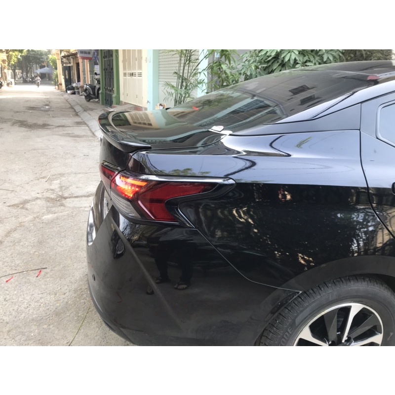 Đuôi gió Nissan Almera