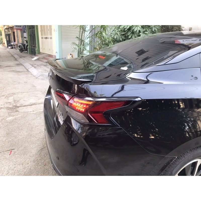 Đuôi gió Nissan Almera