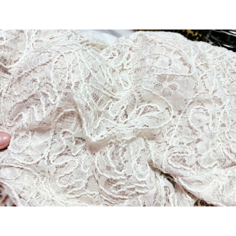 Đầm midi ren hoa cup ngực