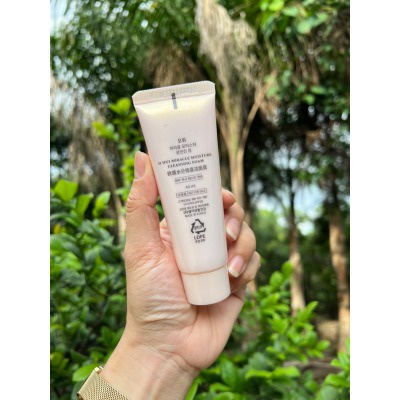 Sửa rửa mặt sạch da dịu nhẹ sáng da OHUI Miracle Moisture Cleansing Foam 40ml date 2/2026