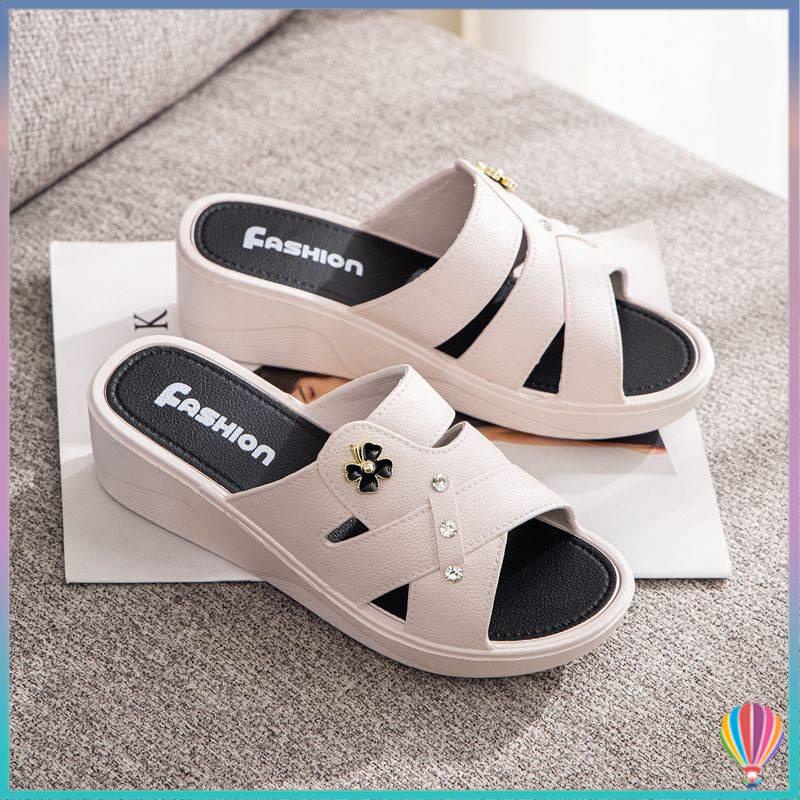 Dép lê nhanh khô cho mẹ trung niên