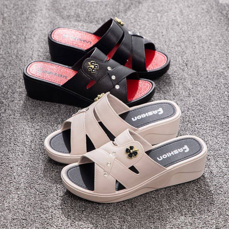 Dép lê nhanh khô cho mẹ trung niên