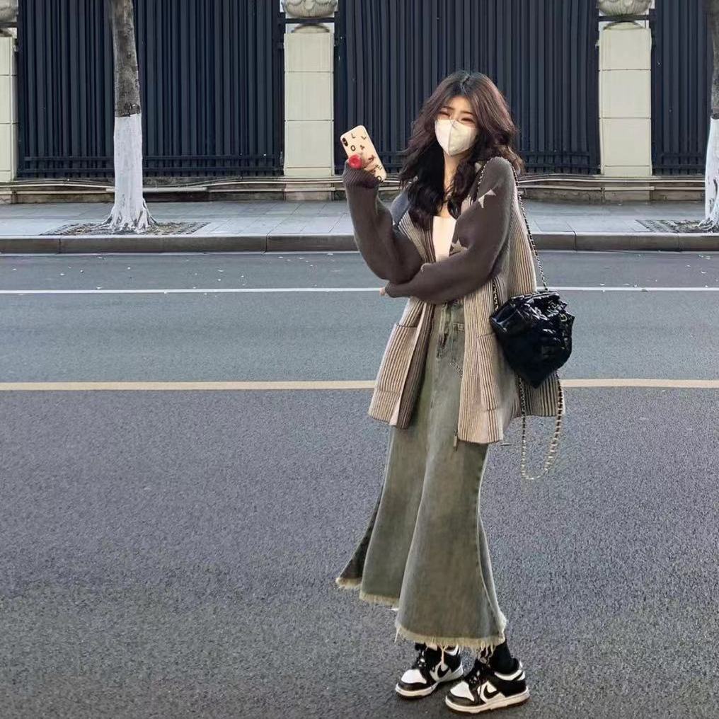 Jiashucheng Chân Váy Denim Chữ a Đuôi Cá Dài Vừa Phối Sờn Phong Cách Retro Mỹ Thiết Kế Mới Mùa Xuân