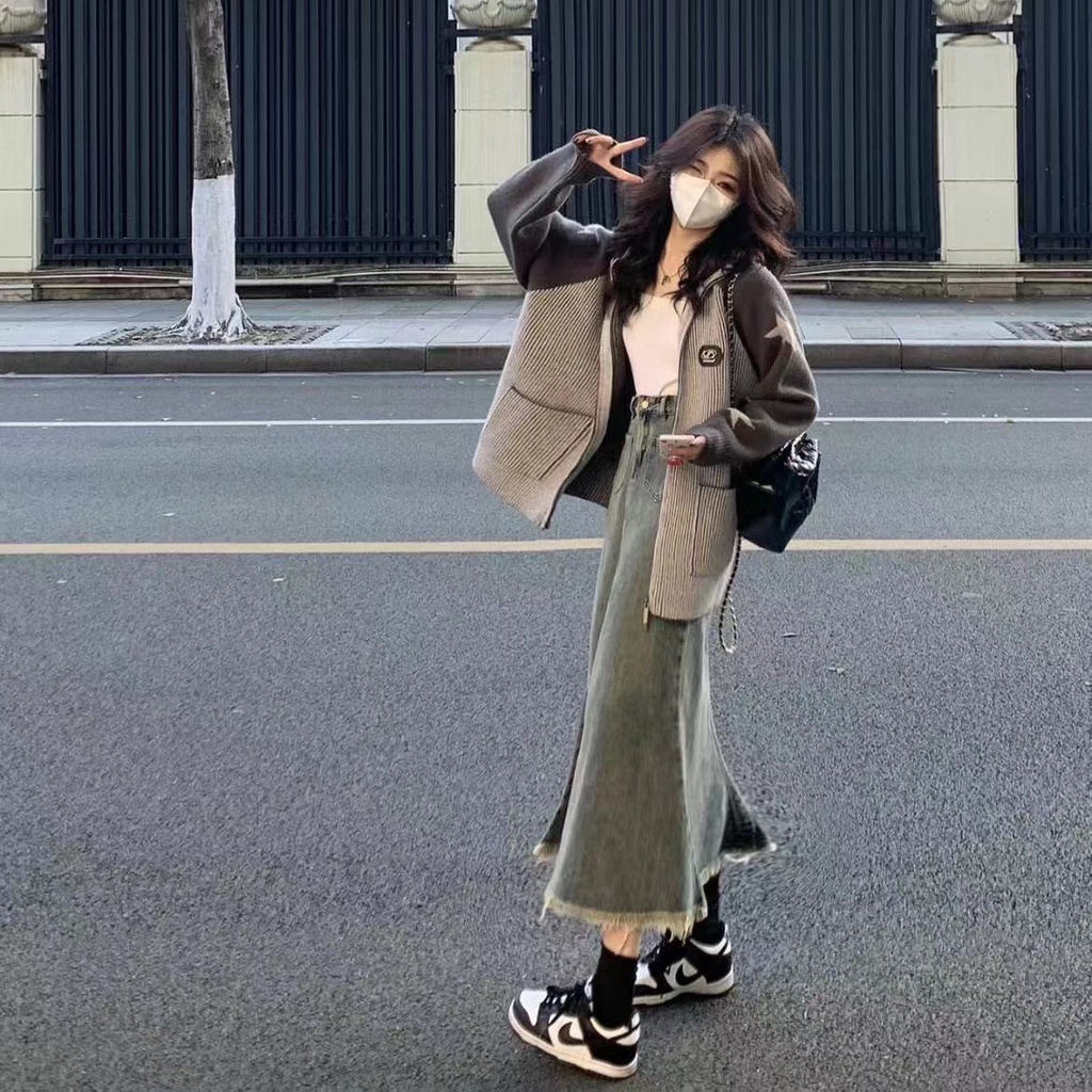 Jiashucheng Chân Váy Denim Chữ a Đuôi Cá Dài Vừa Phối Sờn Phong Cách Retro Mỹ Thiết Kế Mới Mùa Xuân