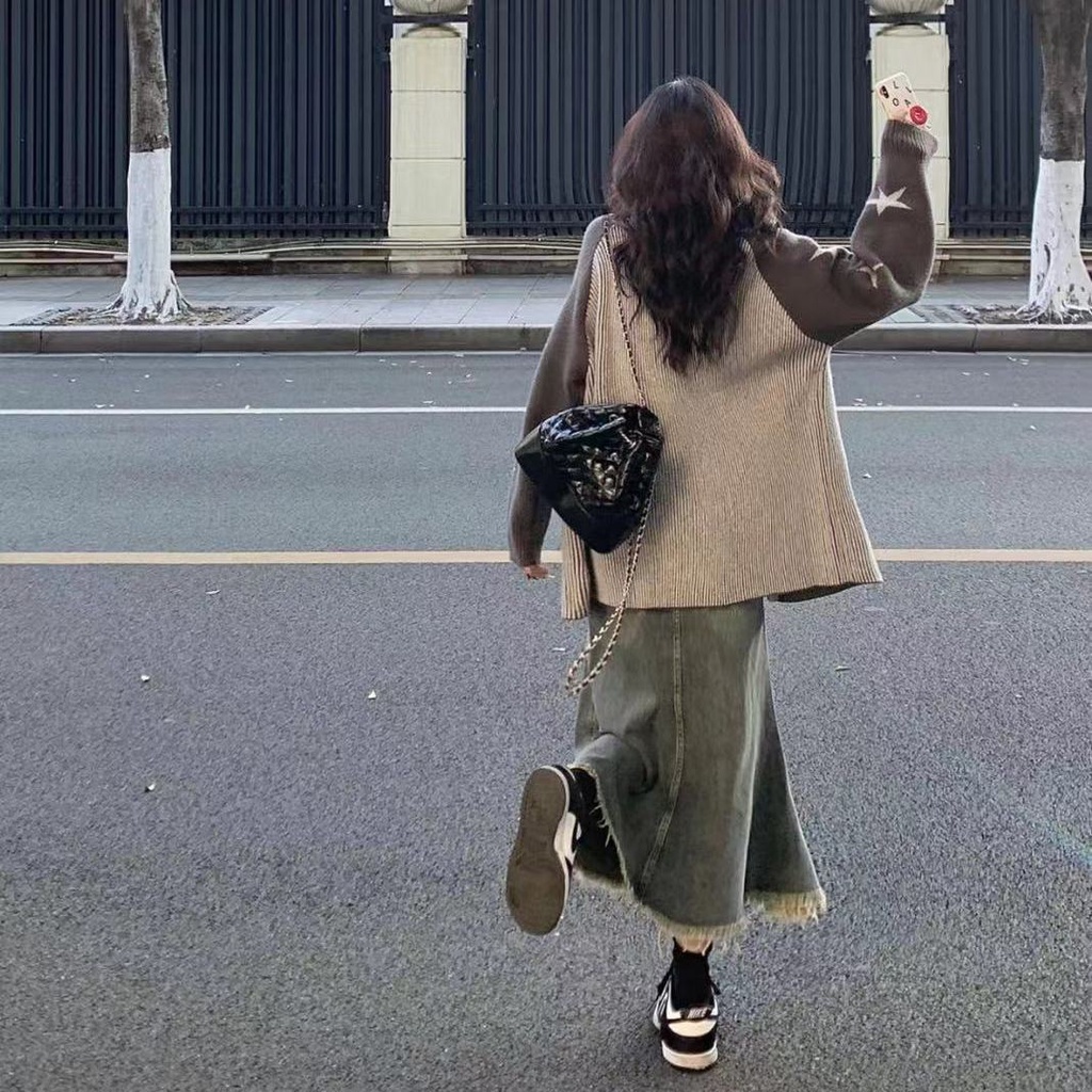 Jiashucheng Chân Váy Denim Chữ a Đuôi Cá Dài Vừa Phối Sờn Phong Cách Retro Mỹ Thiết Kế Mới Mùa Xuân