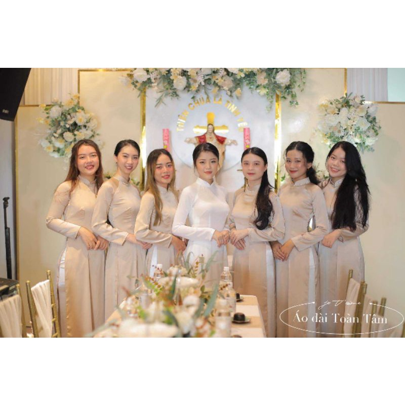 Cho thuê áo dài bưng quả đồng giá 90k