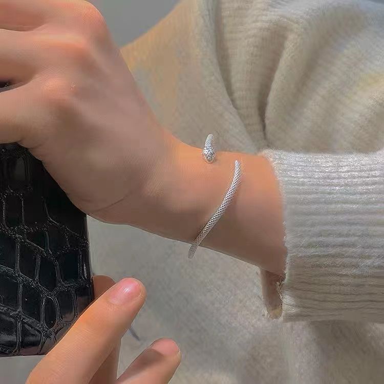 Vòng Tay Dạng Hở Mạ Bạc s925 Hình Rắn Độc Đáo Cho Nữ