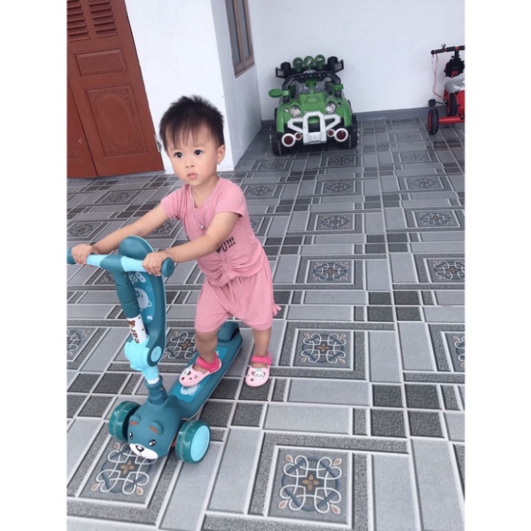 . . XE TRƯỢT SCOOTER CHO BÉ CÓ ĐÈN VÀ NHẠC DỄ THƯƠNG . /