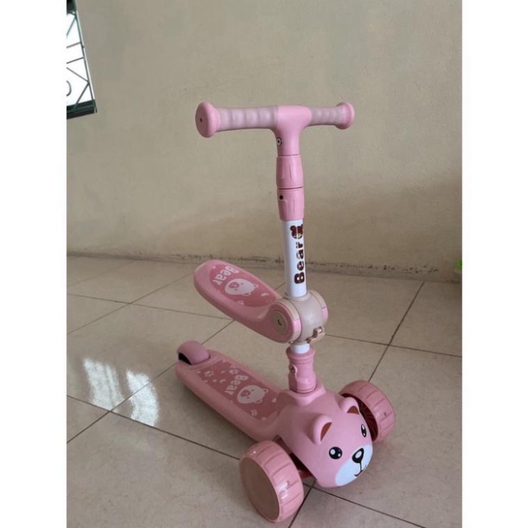 . . XE TRƯỢT SCOOTER CHO BÉ CÓ ĐÈN VÀ NHẠC DỄ THƯƠNG . /