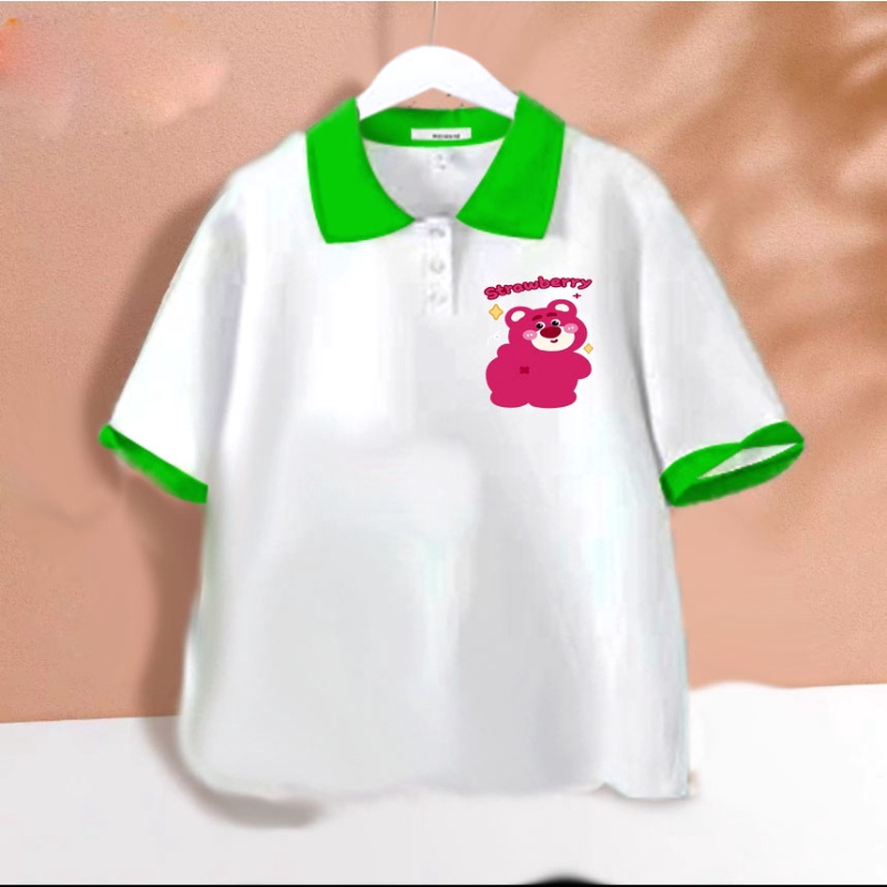 Áo polo trắng phối màu gấu dâu quay lưng cho bé gái chất cotton size từ 9 đến 65kg