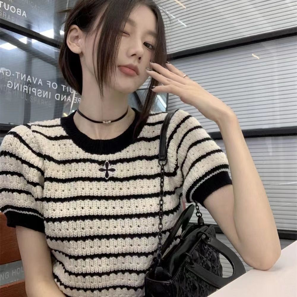 Áo Thun Tay Ngắn Cổ Tròn Họa Tiết Kẻ Sọc Trắng Đen Thời Trang Mùa Hè Dễ Phối Đồ Cho Nữ