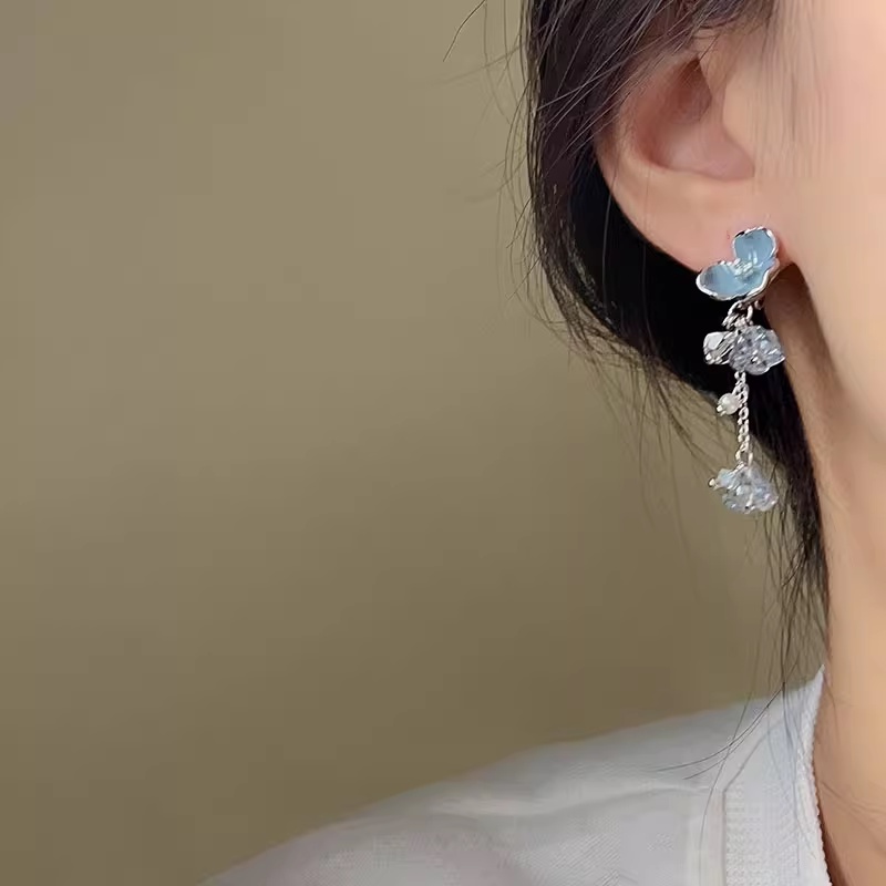 Bông Tai Hình Hoa Phong Cách Cổ Điển Màu Xanh Dương Và Trắng Cao Cấp