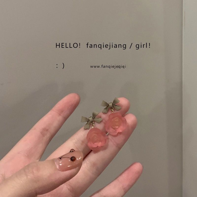 Khuyên Tai Hình Bông Hoa Phù Hợp Với Mùa Hè Dành Cho Nữ