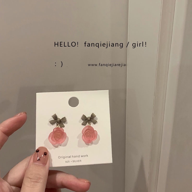 Khuyên Tai Hình Bông Hoa Phù Hợp Với Mùa Hè Dành Cho Nữ