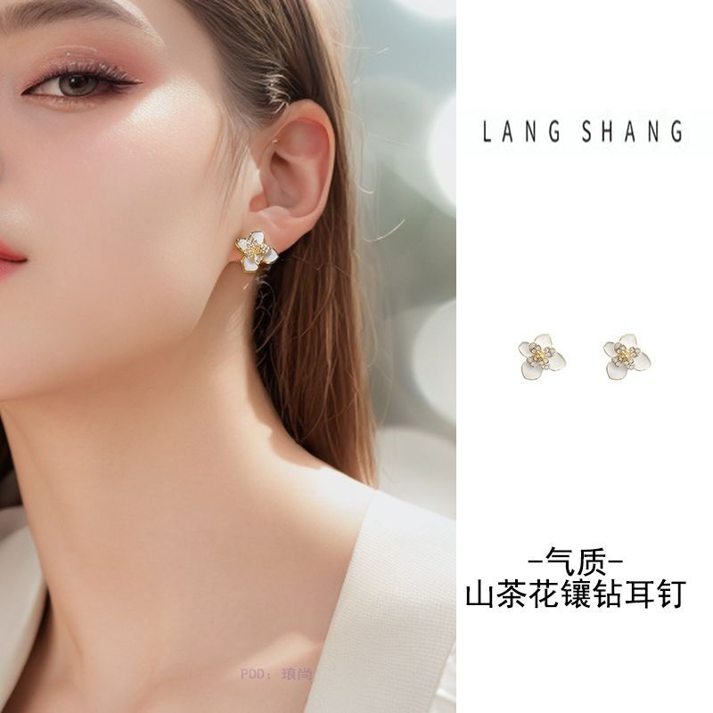 Bông Tai Hình Hoa Trà Đính Kim Cương Giả Màu Trắng Thời Trang Cao Cấp