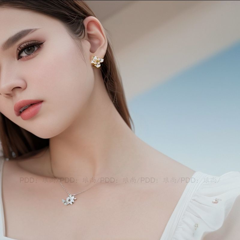 Bông Tai Hình Hoa Trà Đính Kim Cương Giả Màu Trắng Thời Trang Cao Cấp